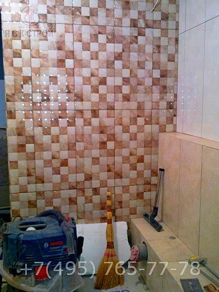 Ремонт маленькой ванной комнаты -закончились работы по укладки плитки на стены